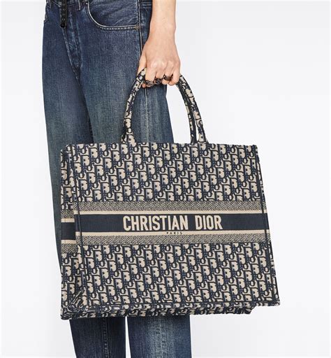 dior book tote价钱|Dior Book Tote personalized.